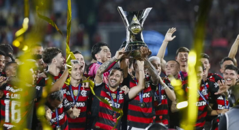 Flamengo derrota Ceará e coroa ano mágico com título Brasileiro